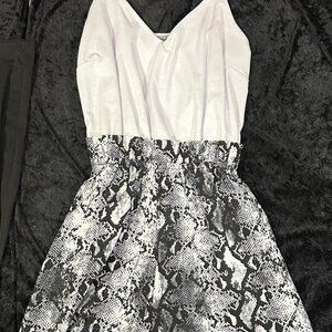 Bailey Blue White Snake Print Romper Size M Spaghetti Strap Summer Romper  Spec